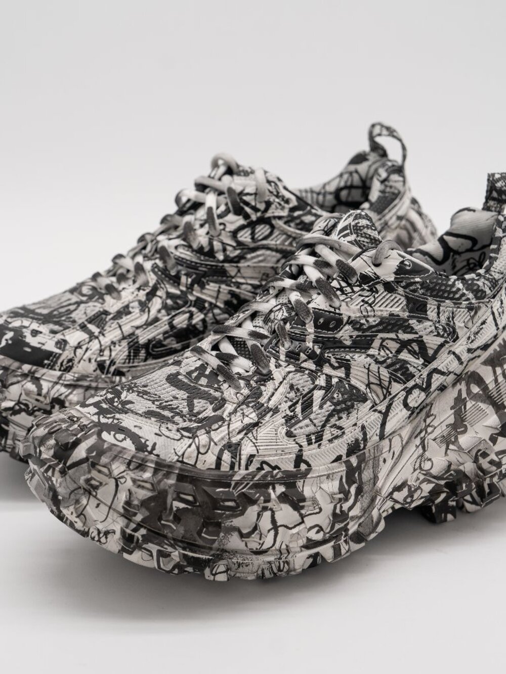 Balenciaga Defender Bouncer Extreme Graffiti Print Sneakers Men's size 40eu 7 US